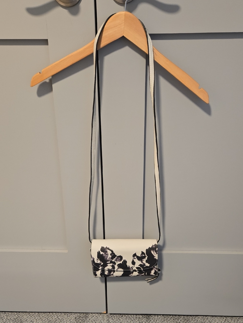 Kohl's White and Black Floral Crossbody Bag